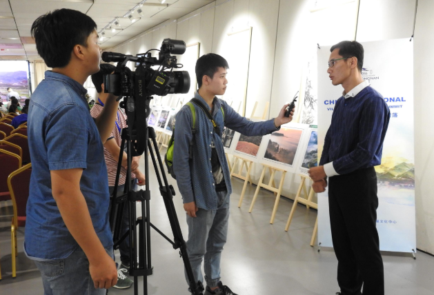 田野“战”歌——恩施州人社局驻村工作队战“疫”、扶贫两手抓