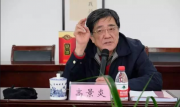 恩施交警免费发放500个安全头盔